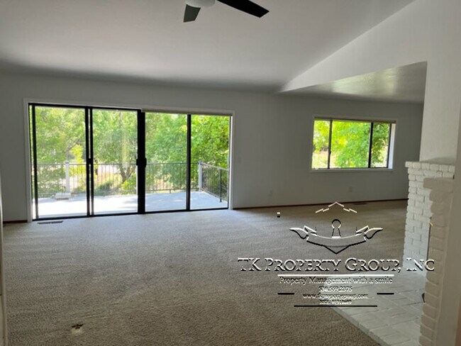 Building Photo - 13285 Sugarbush Ct