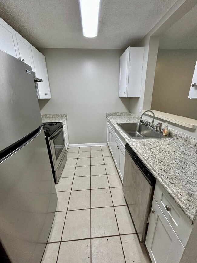 Building Photo - 133 Candlebrook Dr
