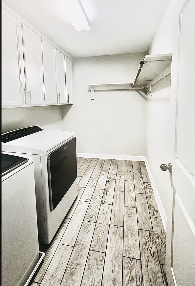 Building Photo - Charming 3-Bed End-Unit Townhome in Apex!
