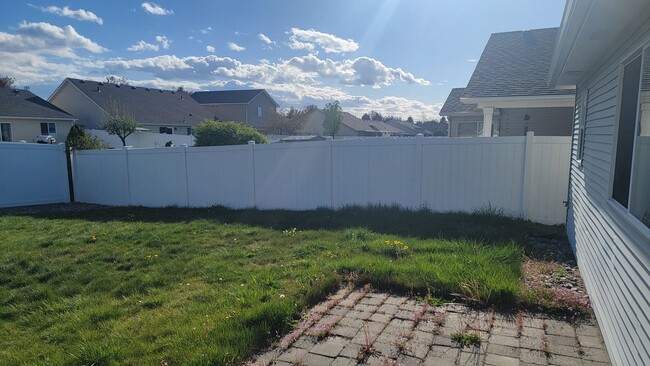 Building Photo - 3 Bedroom 2 Bath Home In North Spokane
