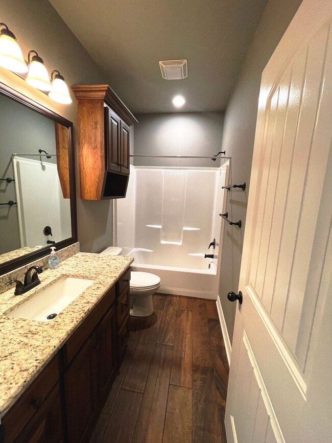 Building Photo - Stunning 4-Bedroom 3-Bath Home for Lease i...