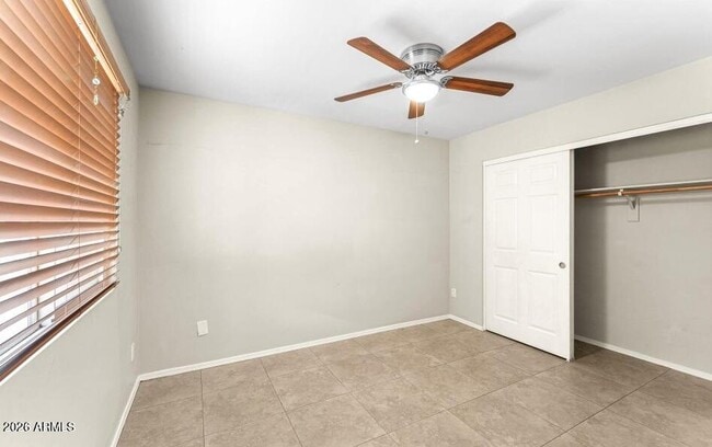 Building Photo - 1702 E Gaylon Dr