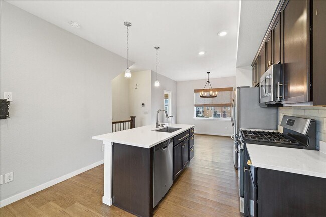 Building Photo - Beautiful, updated 3 bedroom townhome!