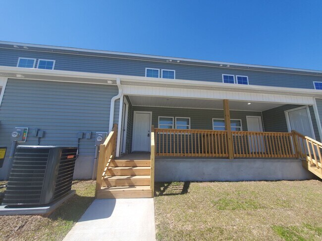Building Photo - NEW TOWNHOME BUIKT MARCH 2023!