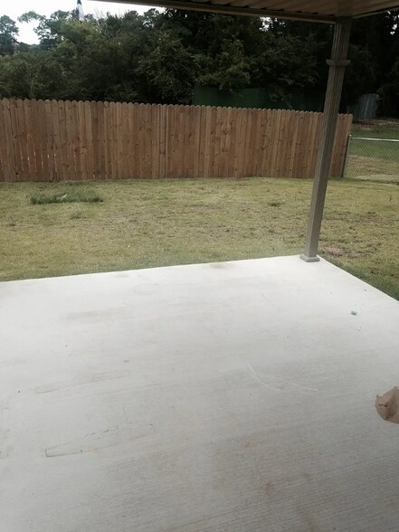 Building Photo - 1412 Eden Dr