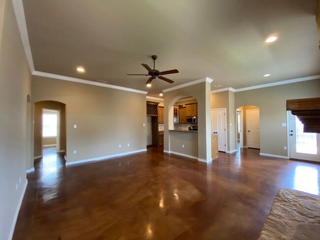 Building Photo - 3032 Silver Saddle Dr