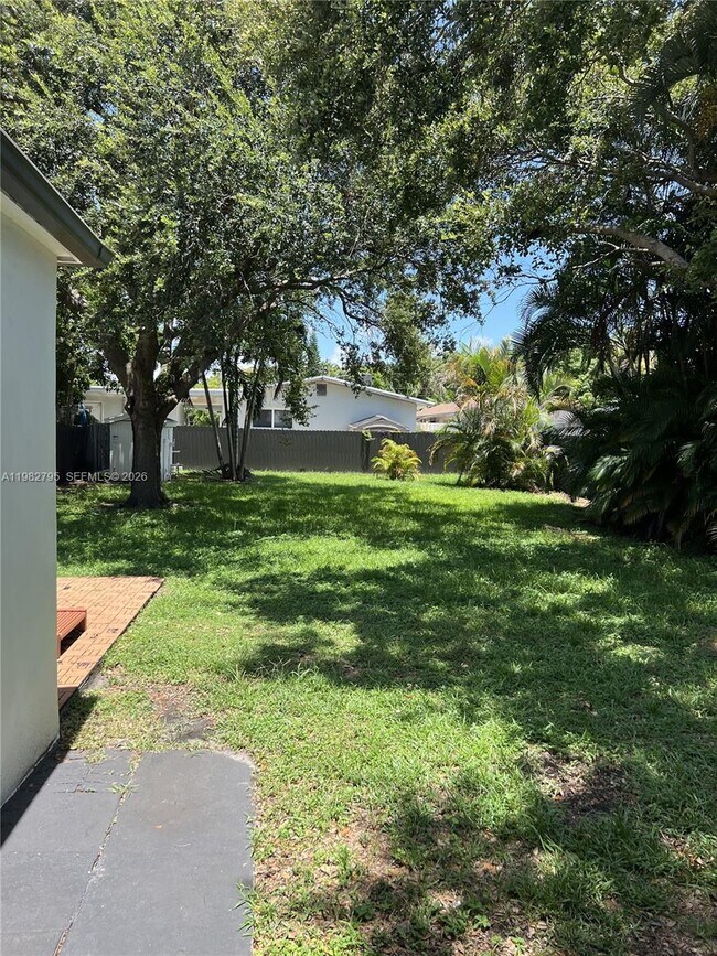 Building Photo - 2415 Grant St