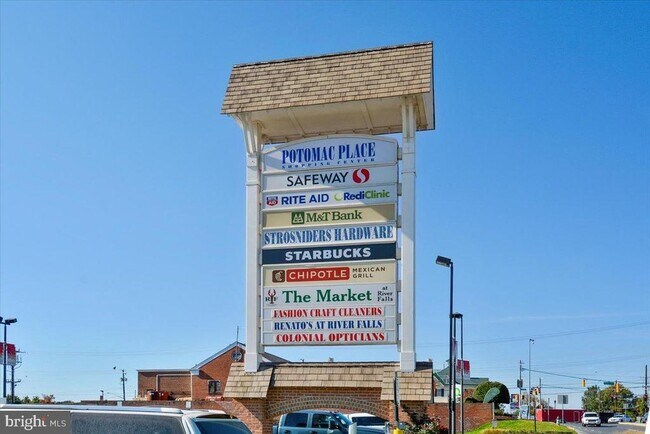 Building Photo - 9917 Kendale Rd