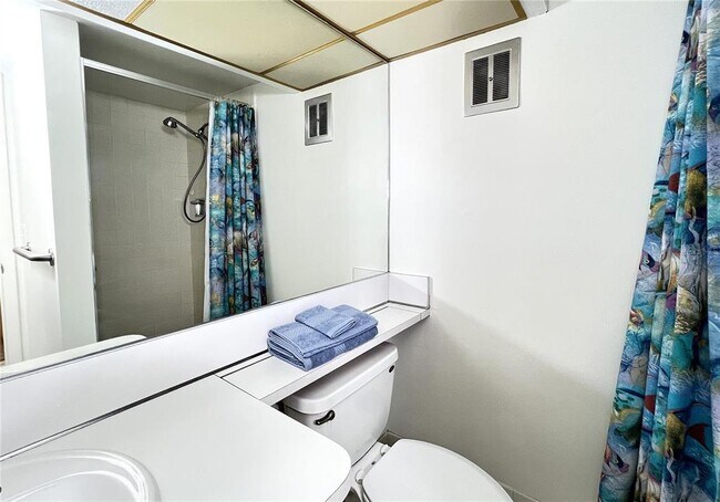 Building Photo - 4775 Cove Cir
