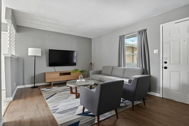 Building Photo - 2405 Parker Cir