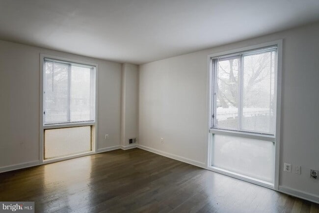 Building Photo - 301 I St SW