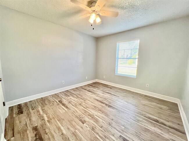 Building Photo - 4021 Avenue Q 1/2