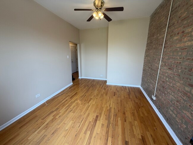 Building Photo - 4055 S Calumet Ave