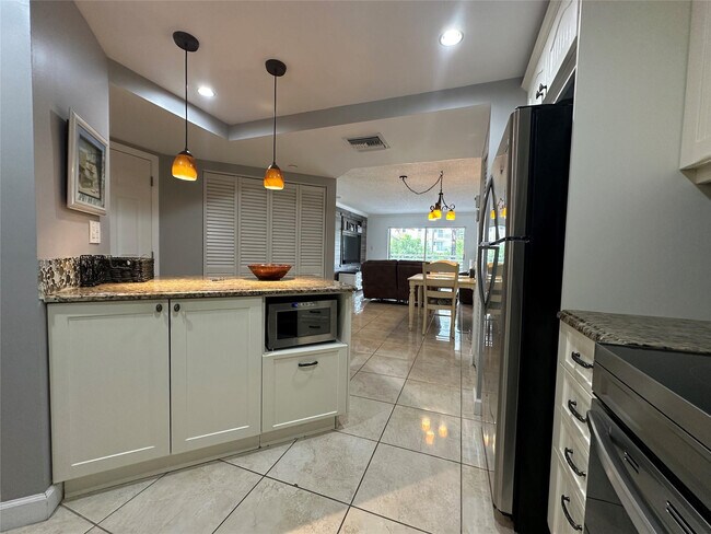 Building Photo - 17801 N Bay Rd