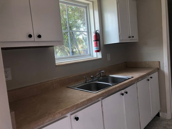 Building Photo - 2 Bed 2 Bath Home | Corner Lot with Single Car Garage | Pet Friendly | Washer Dryer Hook Ups | Se...
