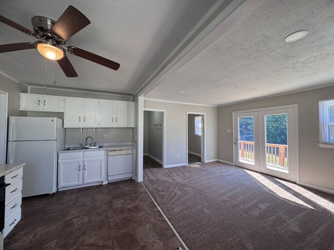Building Photo - Freshly Updated 3Bedroom One Story Home