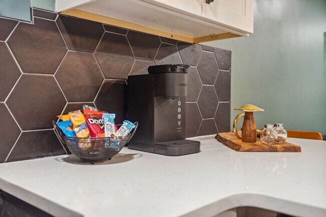 Building Photo - 425 Plantation Rd SW