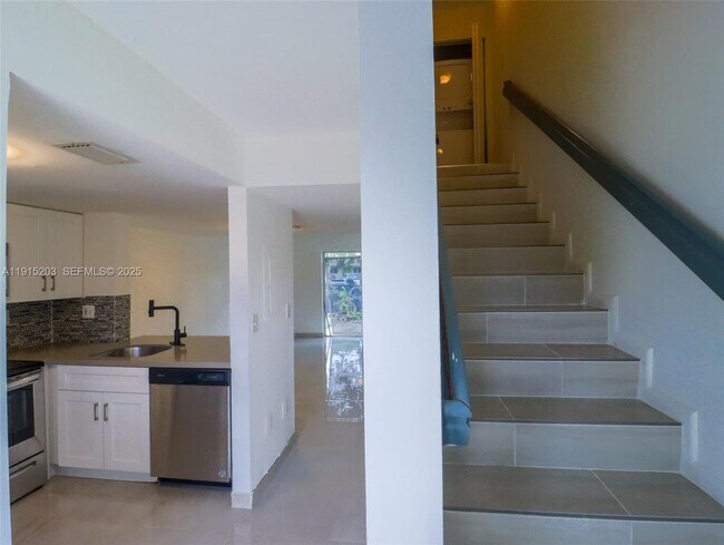 Building Photo - 14010 NE 3rd Ct