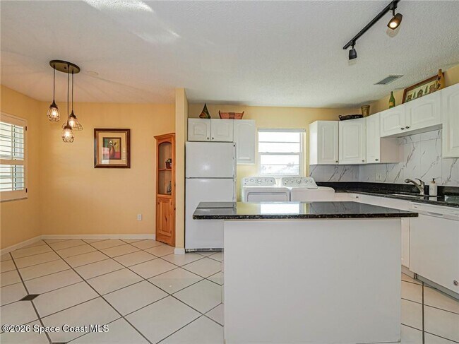 Building Photo - 11 Vista Palm Ln