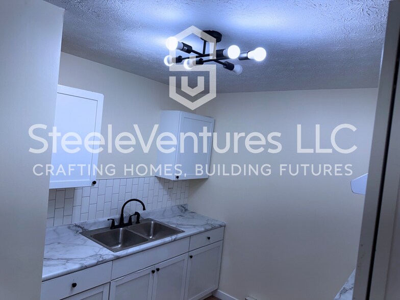 Kitchen - 4138 N Edmondson Ave