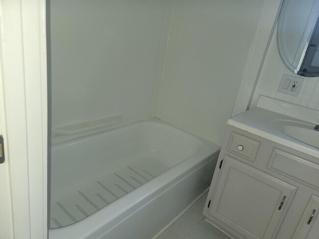 Building Photo - 45 Main St