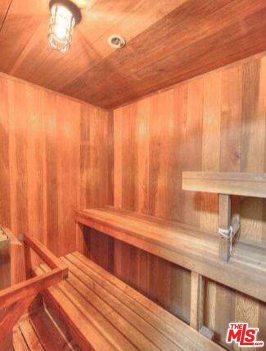 Building Photo - 137 S Palm Dr