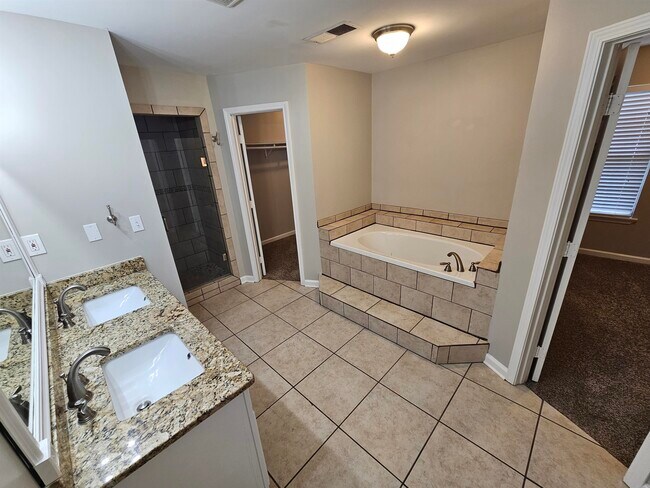 Building Photo - 2933 Billy Cross Dr