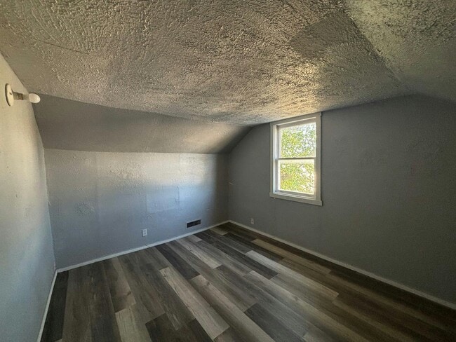 Building Photo - 209 Staunton St