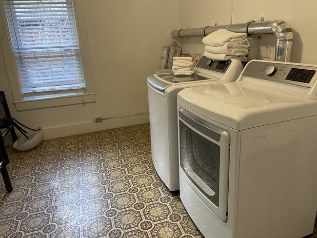 Laundry room - 731 Bluff St