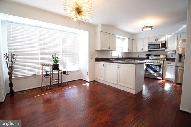 Building Photo - 3139 Stratford Ct