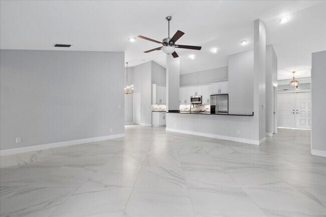 Building Photo - 15575 Woodmar Ct