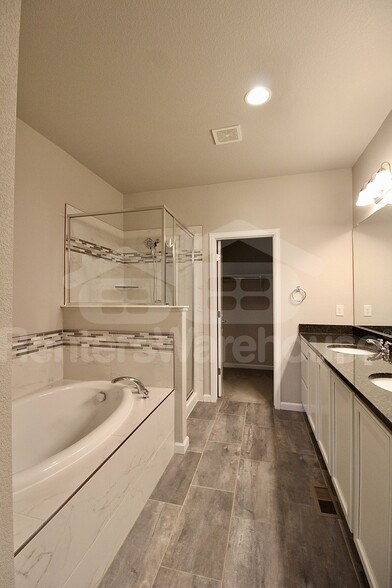 Building Photo - 8966 E Caley Way