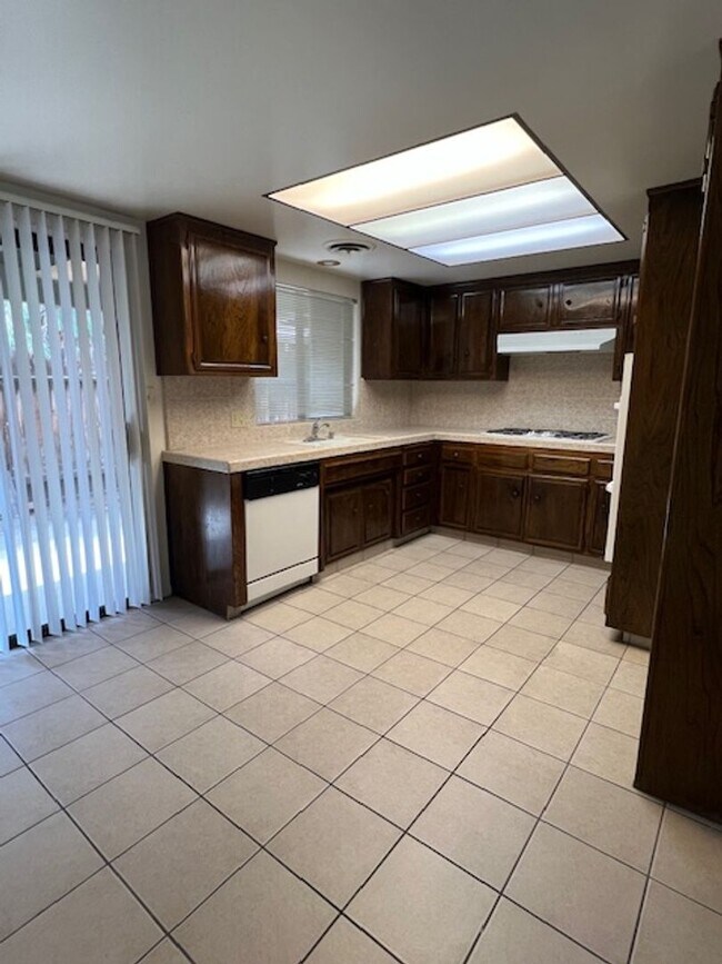 Building Photo - 7405 Quailwood Dr