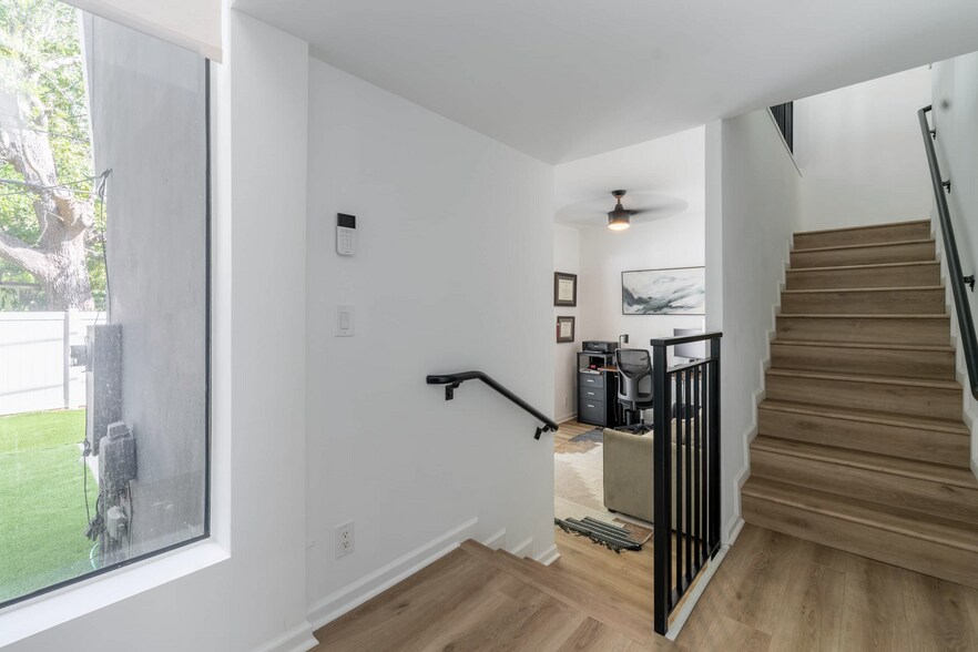 Building Photo - 723 SE 16th Ct