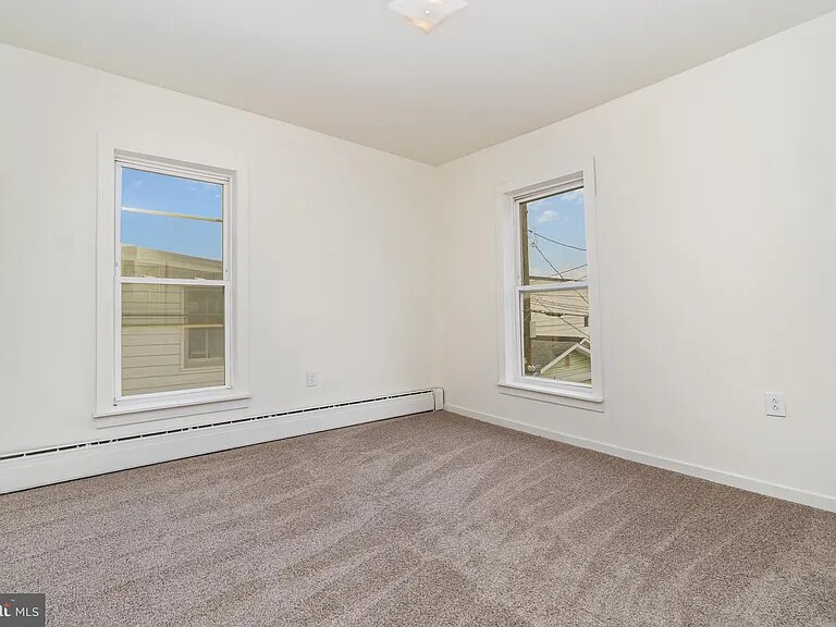 Building Photo - 323 Market St