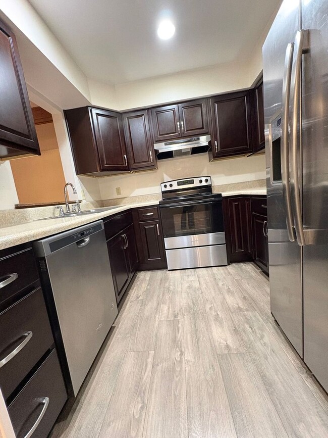 Building Photo - 3 BED / 2 BATH SINGLE FAMILY