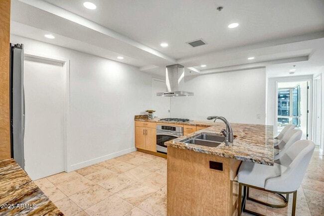 Building Photo - 7121 E Rancho Vista Dr