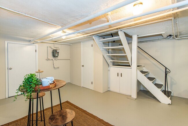 Building Photo - 61 Claremont Ave