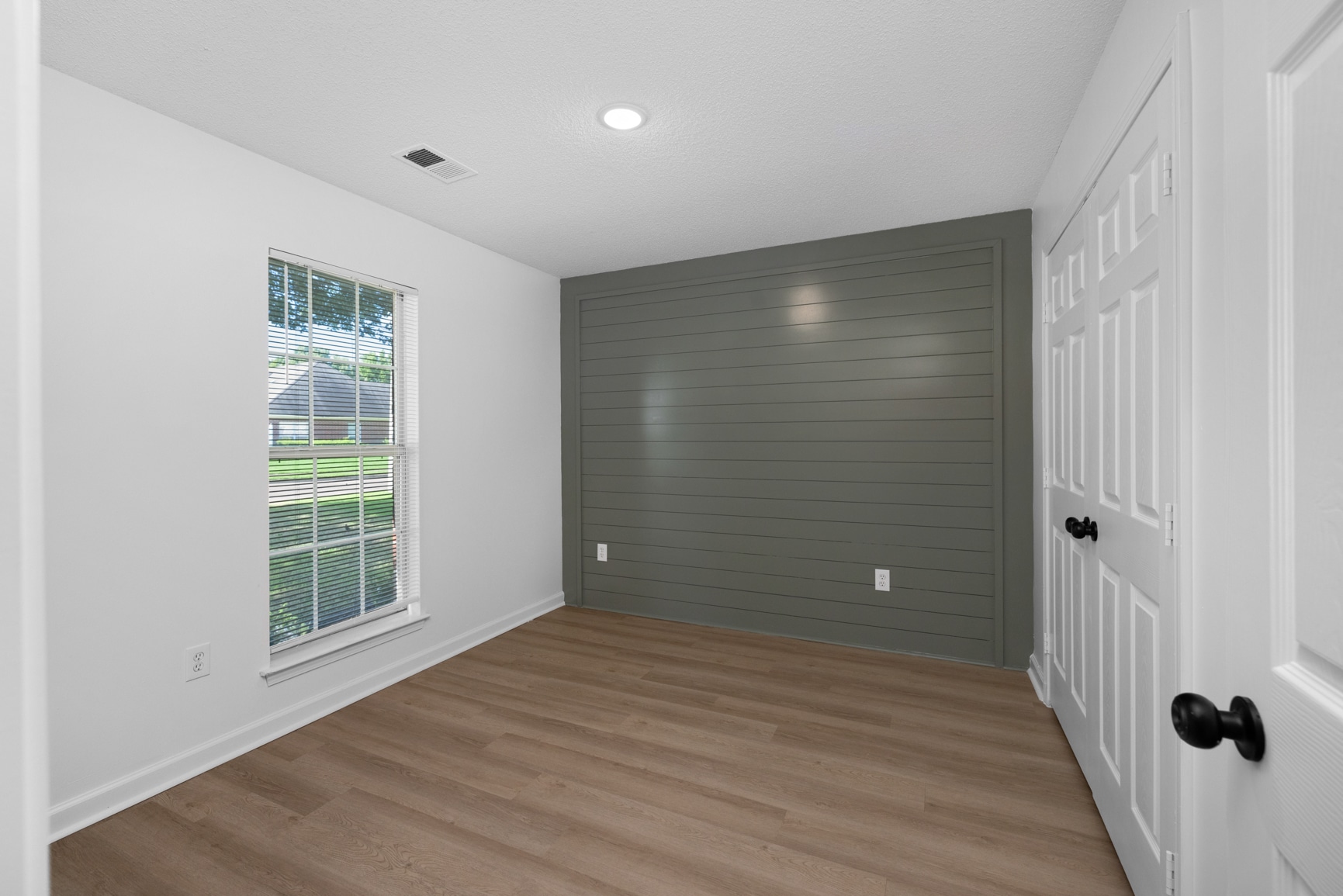 Building Photo - 750 Sweetwater Dr