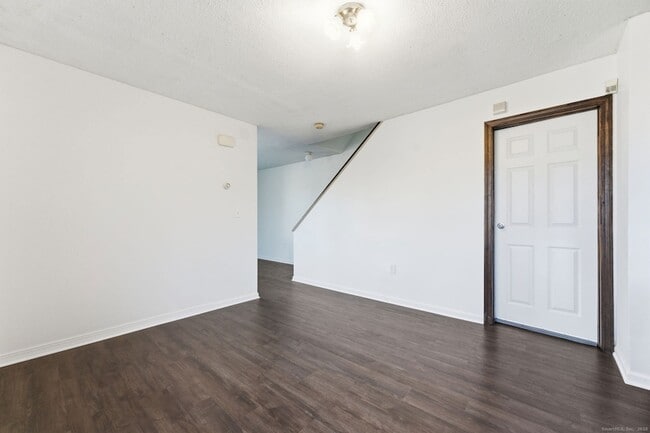 Building Photo - 33 Guilford St