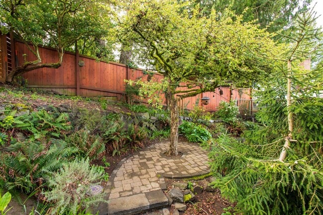 Building Photo - Magnolia 4 bedroom, 3 bathroom