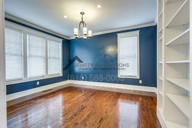 Building Photo - 210 38th Ave N