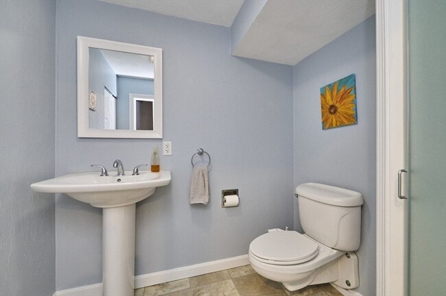 Building Photo - 27 Cranberry Ln