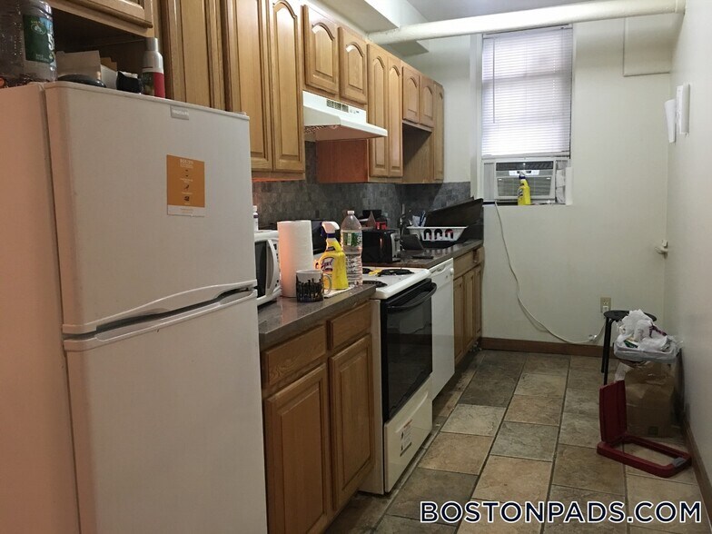 Building Photo - 115 St Stephen St