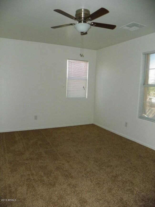 Building Photo - Phoenix Gem, 3 bed, 2.5 bath