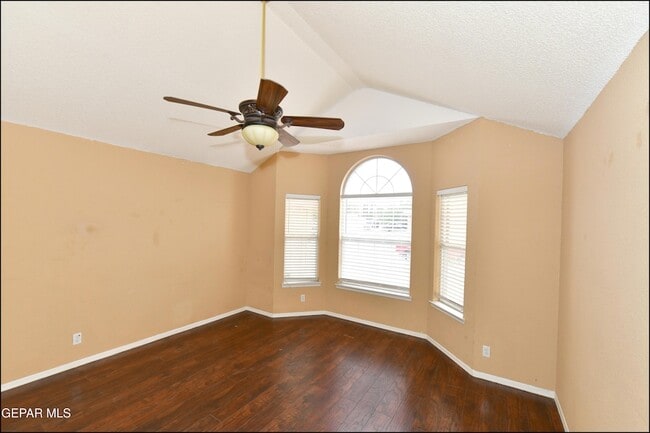 Building Photo - 7737 Plaza Azul Rd