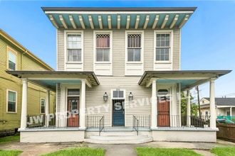 Building Photo - 2332 Ursulines Ave