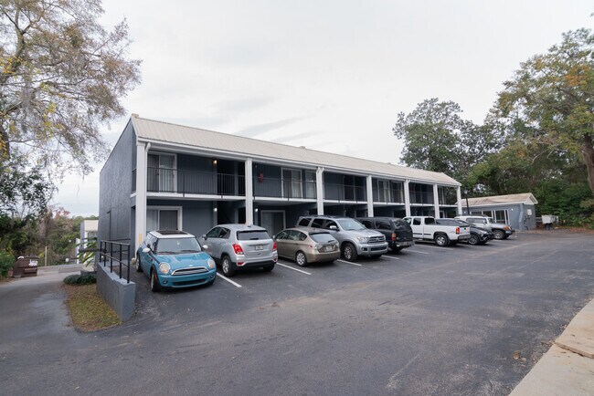 Building Photo - 830 E Park Ave