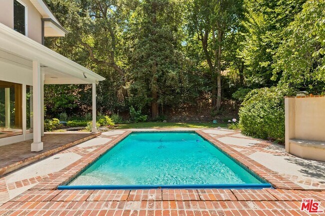 Building Photo - 7972 Mulholland Dr