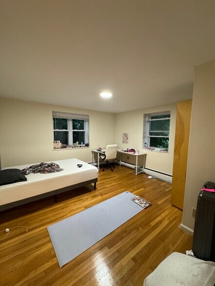 Building Photo - 90 Babcock St